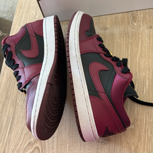 Shoes - Picture 7 of 7